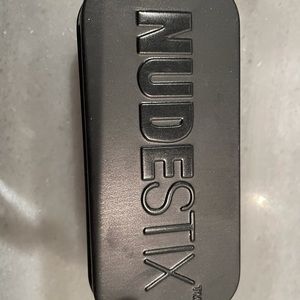 Nudestix highlighter